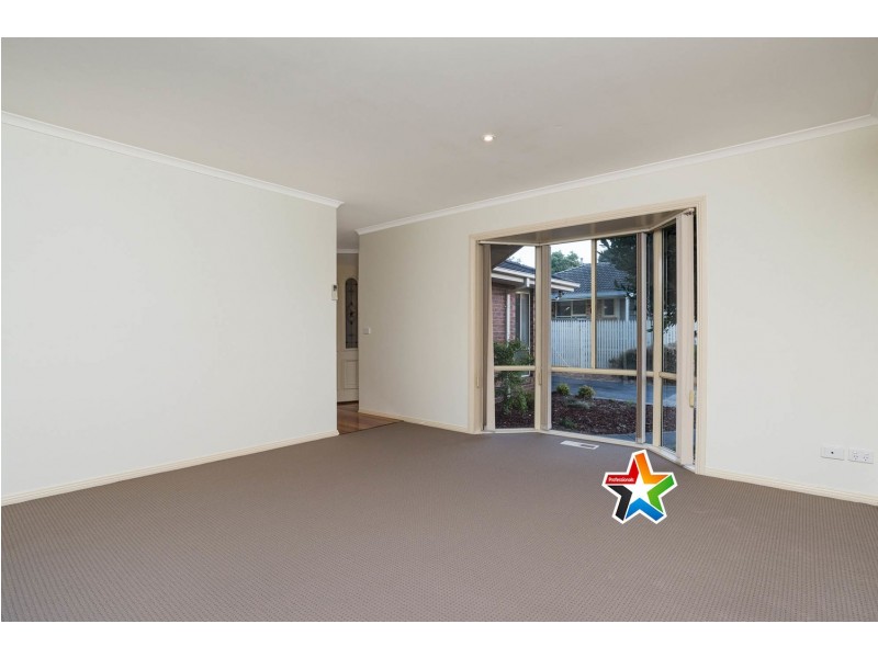 2/59 Dryden Concourse, Mooroolbark VIC 3138