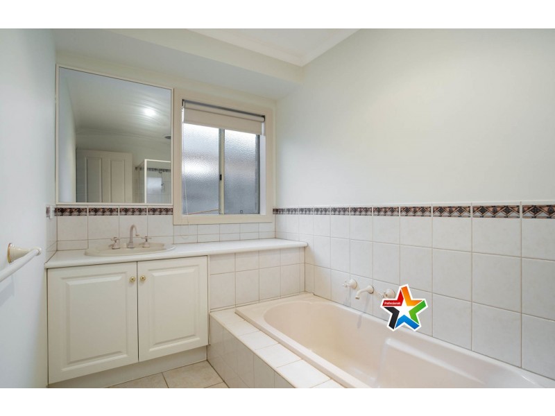 2/59 Dryden Concourse, Mooroolbark VIC 3138