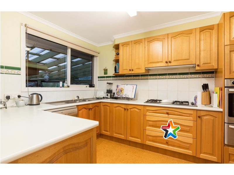 17 Edinburgh Road, Lilydale VIC 3140