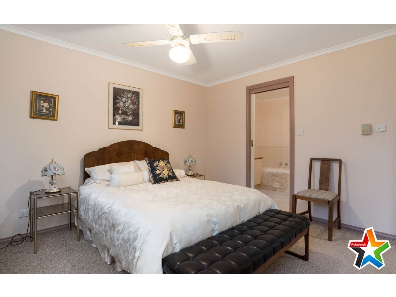 2/3 Wickham Road, Croydon VIC 3136