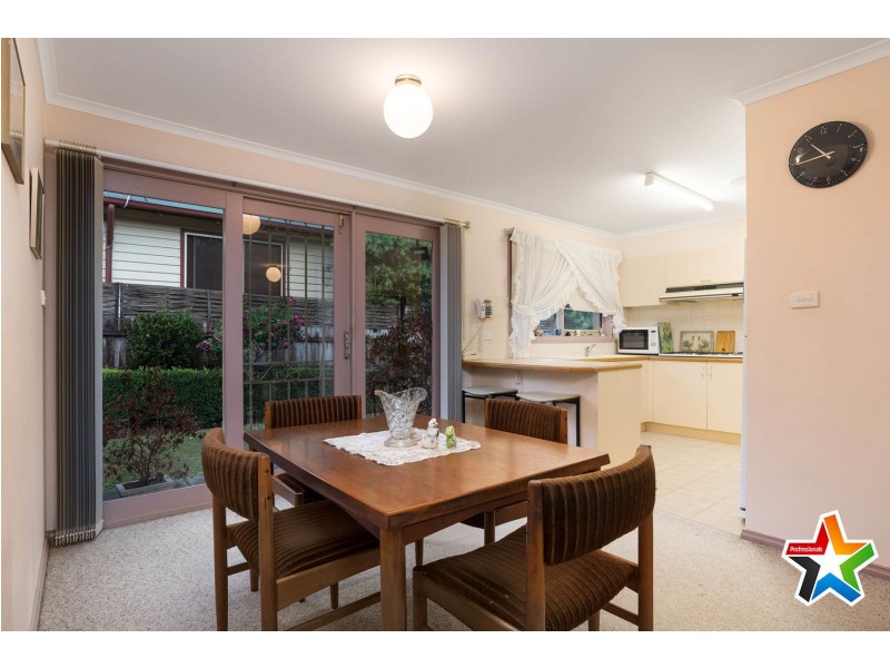 2/3 Wickham Road, Croydon VIC 3136