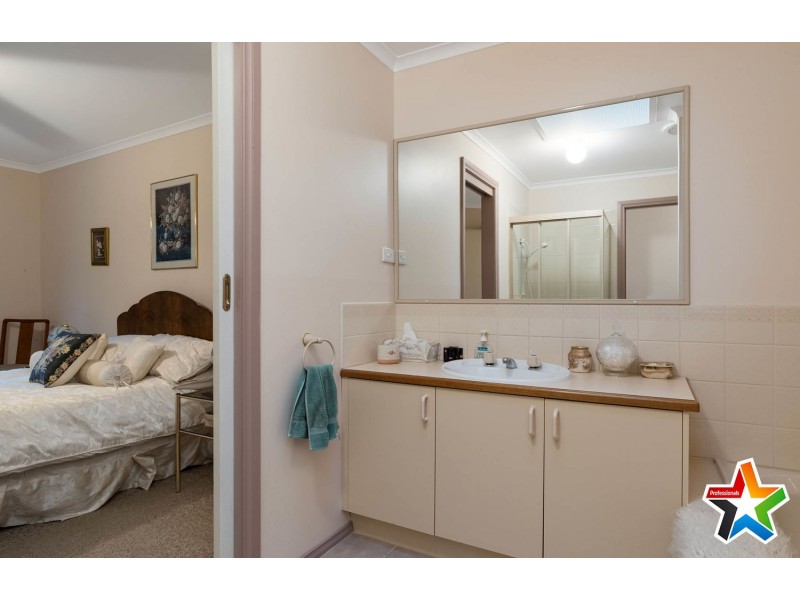2/3 Wickham Road, Croydon VIC 3136