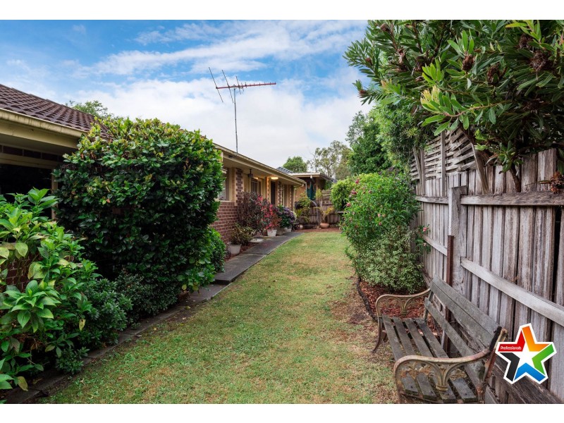 2/3 Wickham Road, Croydon VIC 3136