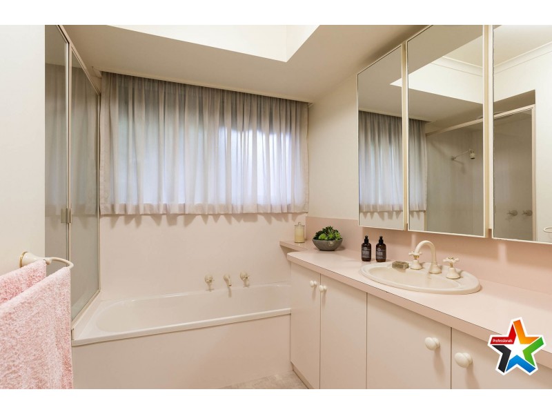 218 Cambridge Road, Kilsyth VIC 3137