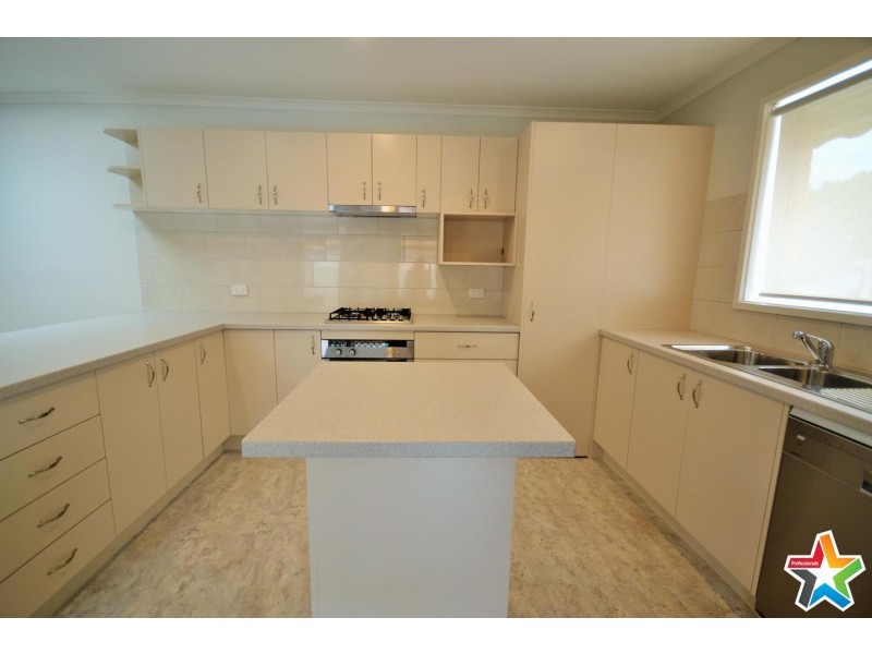 49 Blackburn Road, Mooroolbark VIC 3138