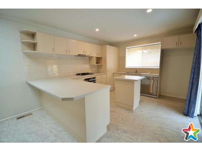 49 Blackburn Road, Mooroolbark VIC 3138