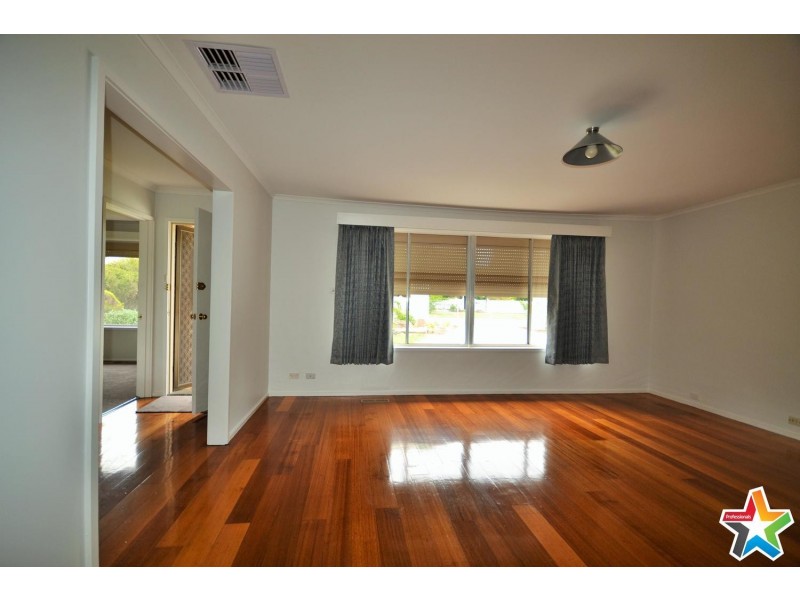 49 Blackburn Road, Mooroolbark VIC 3138