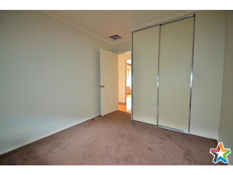 49 Blackburn Road, Mooroolbark VIC 3138