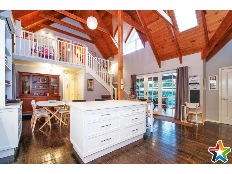 6 Sunrise Hill Road, Montrose VIC 3765