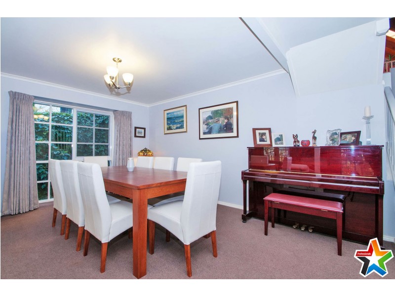 6 Sunrise Hill Road, Montrose VIC 3765