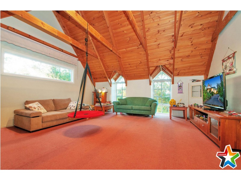 6 Sunrise Hill Road, Montrose VIC 3765