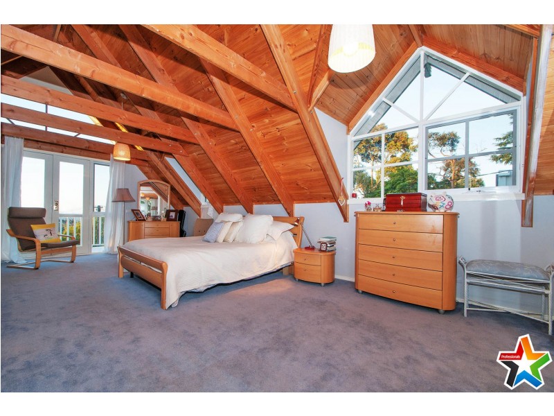 6 Sunrise Hill Road, Montrose VIC 3765