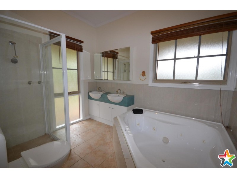 20 Masefield Avenue, Mooroolbark VIC 3138