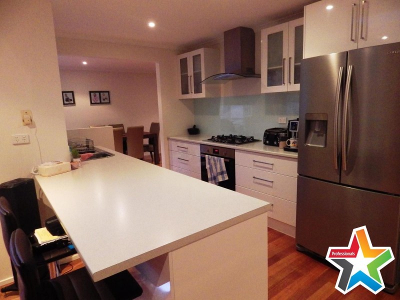 24 Chevalier Crescent, Mooroolbark VIC 3138