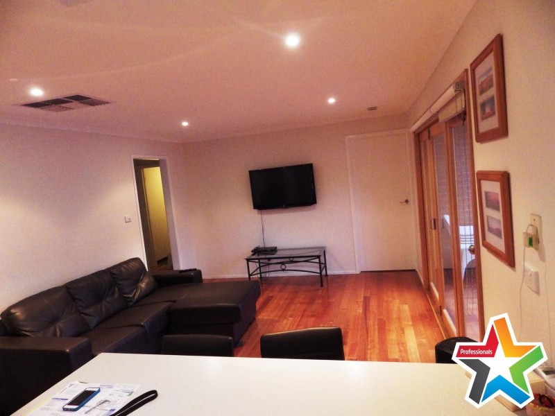 24 Chevalier Crescent, Mooroolbark VIC 3138