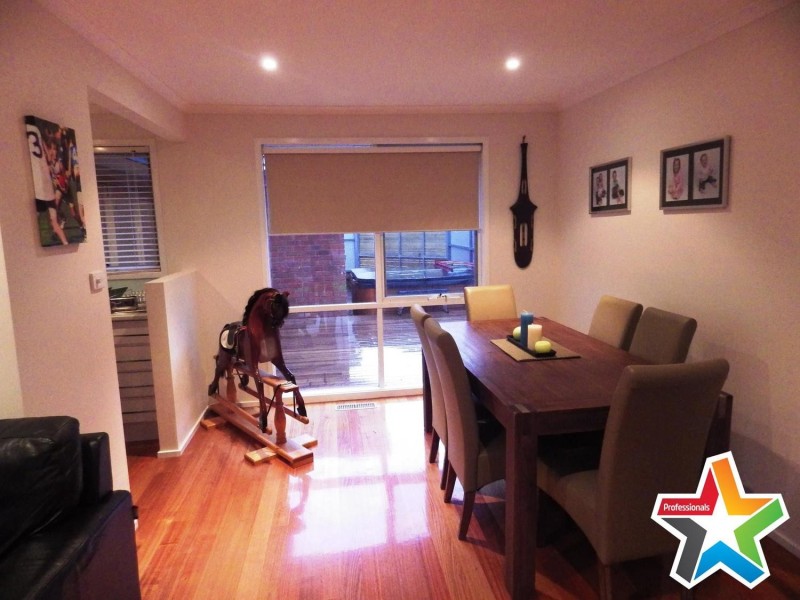 24 Chevalier Crescent, Mooroolbark VIC 3138