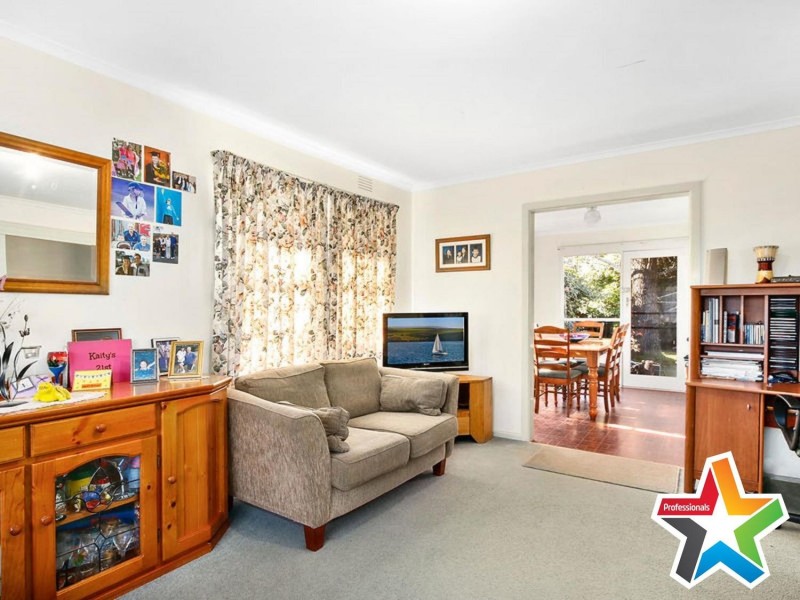18 Hawthory Road, Kilsyth VIC 3137