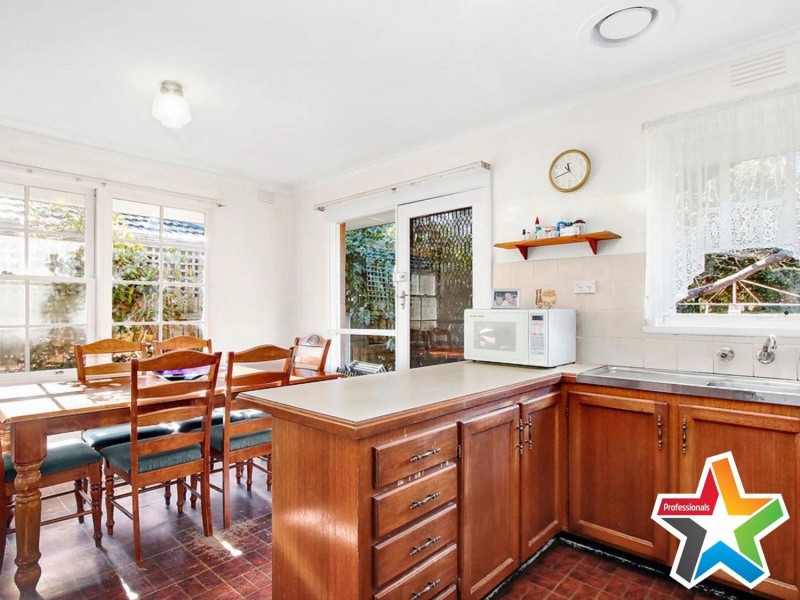 18 Hawthory Road, Kilsyth VIC 3137