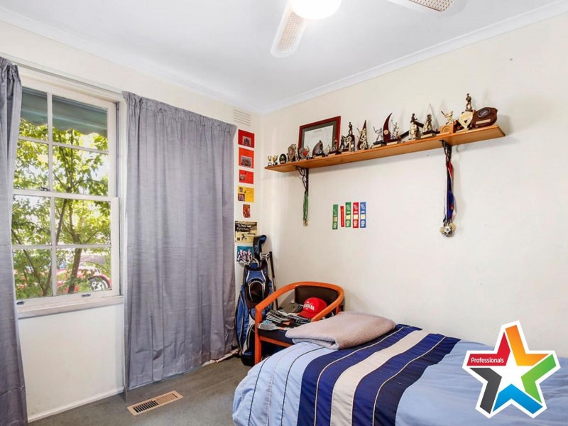 18 Hawthory Road, Kilsyth VIC 3137