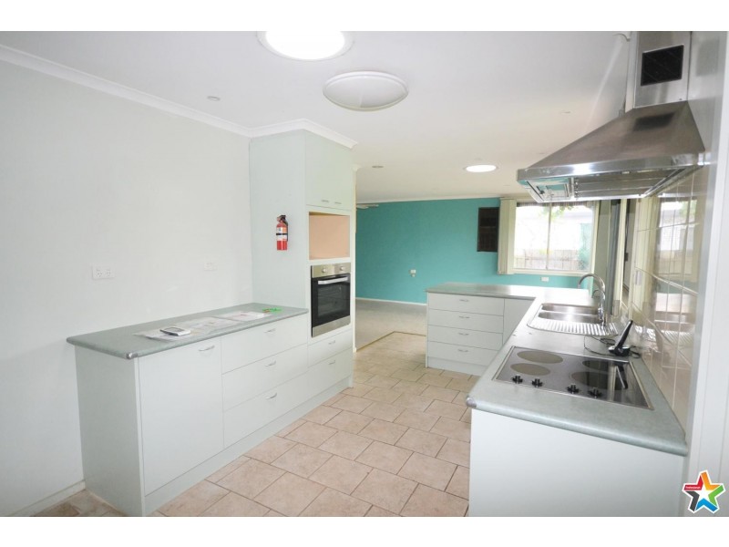 10 Jillian Street, Mooroolbark VIC 3138