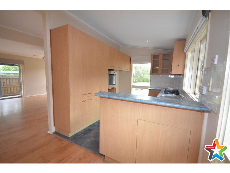 2 Pembroke Road, Mooroolbark VIC 3138