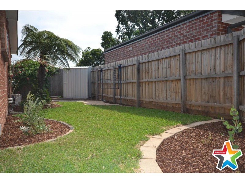 2 Pembroke Road, Mooroolbark VIC 3138