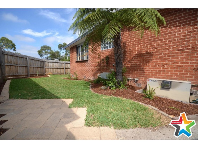 2 Pembroke Road, Mooroolbark VIC 3138
