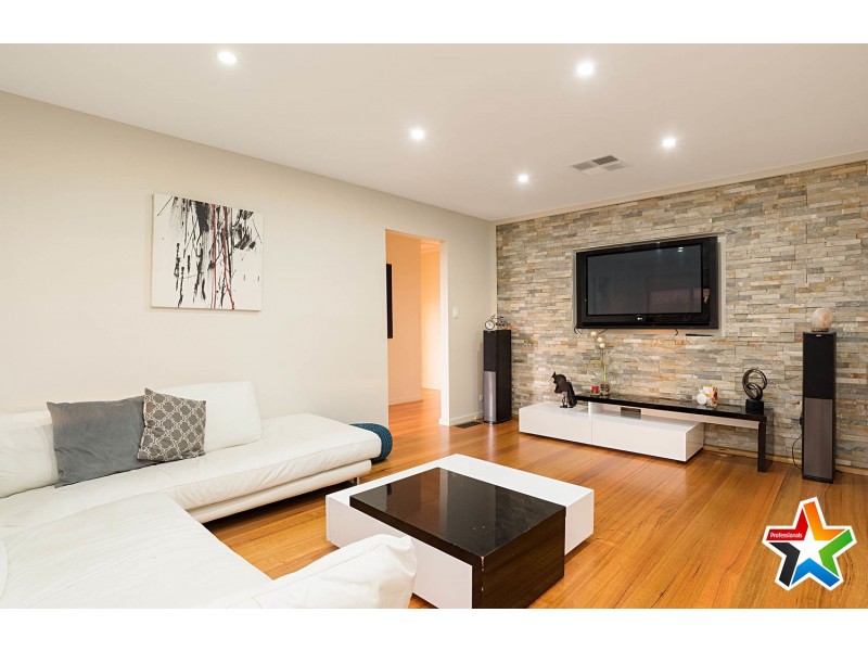 12 Meadowlark Lane, Mooroolbark VIC 3138