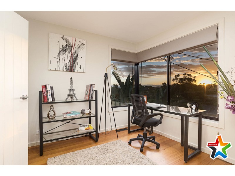 12 Meadowlark Lane, Mooroolbark VIC 3138