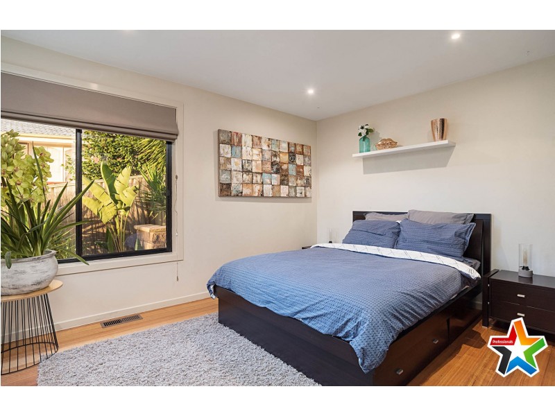 12 Meadowlark Lane, Mooroolbark VIC 3138