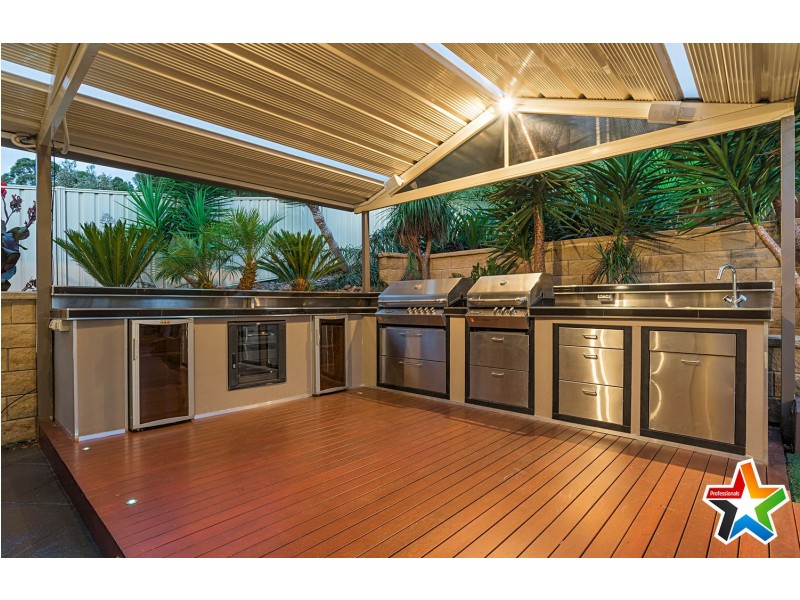 12 Meadowlark Lane, Mooroolbark VIC 3138