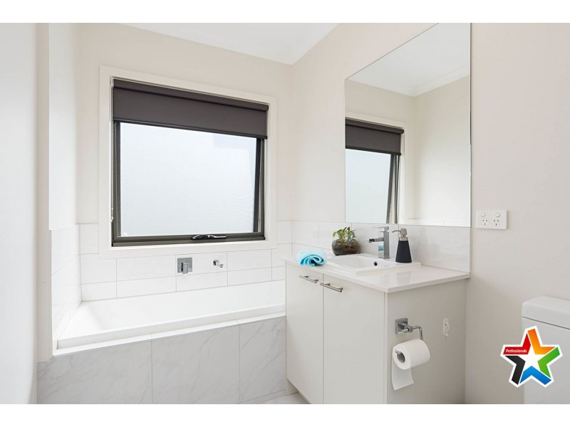 18 Primary Street, Mooroolbark VIC 3138