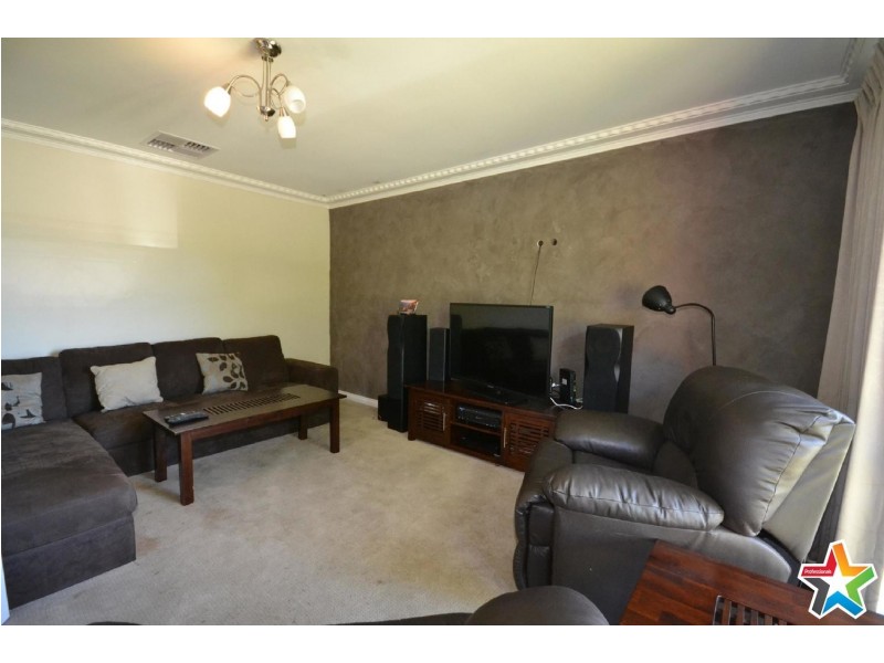 23 Swinburne Avenue, Mooroolbark VIC 3138