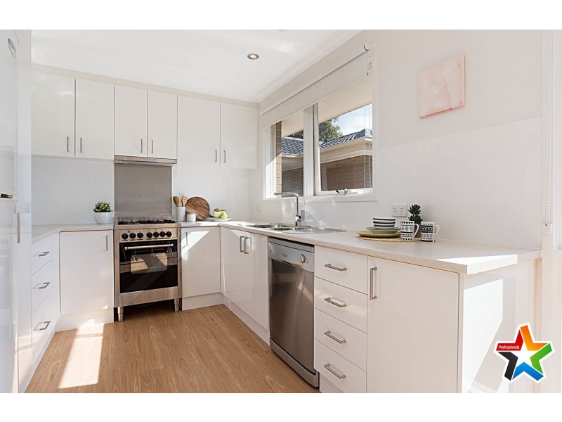 43 Woodville Road, Mooroolbark VIC 3138