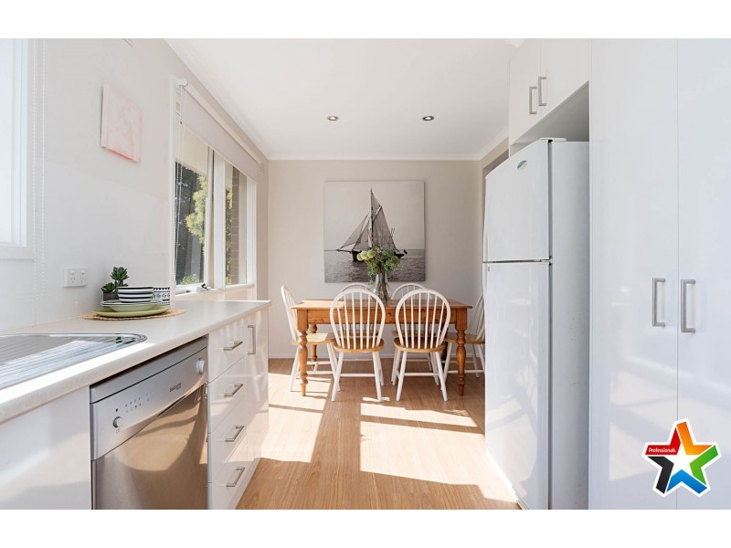 43 Woodville Road, Mooroolbark VIC 3138