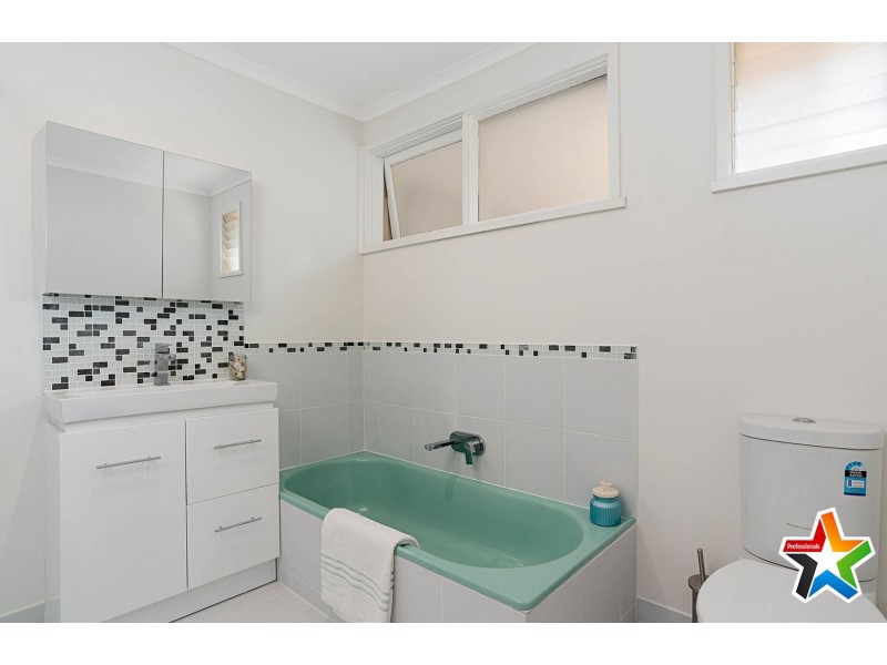 43 Woodville Road, Mooroolbark VIC 3138