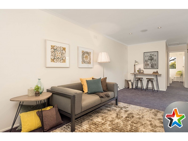 43 Woodville Road, Mooroolbark VIC 3138