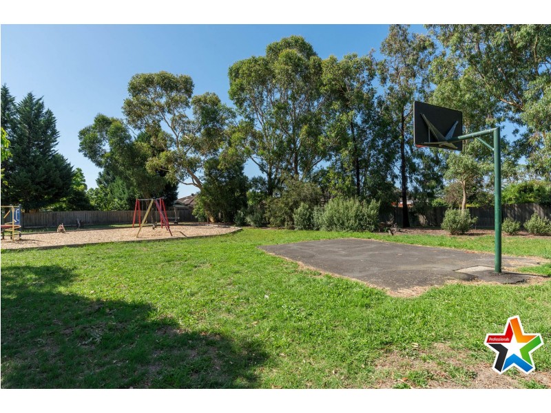 4/18 Newman Road, Mooroolbark VIC 3138