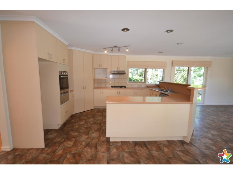 8  Kadina Court, Mooroolbark VIC 3138