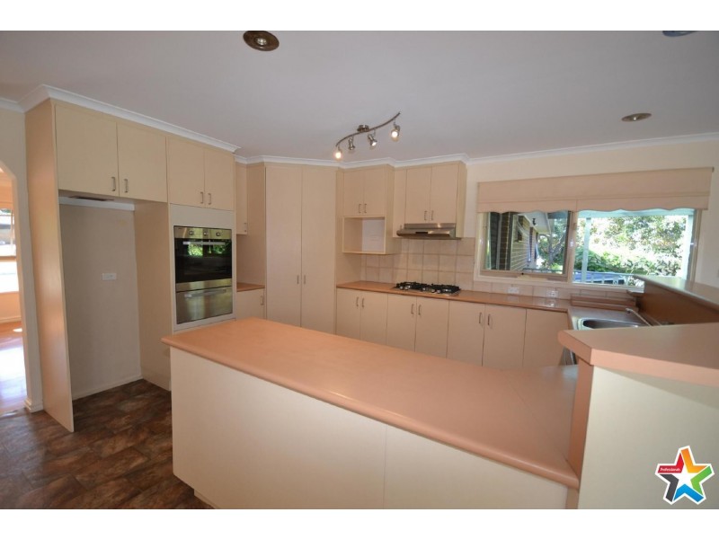 8  Kadina Court, Mooroolbark VIC 3138