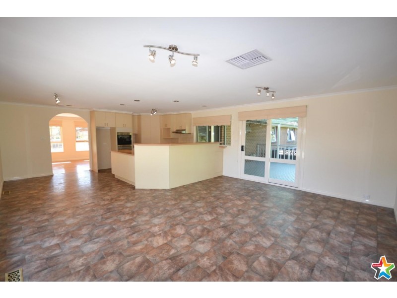 8  Kadina Court, Mooroolbark VIC 3138