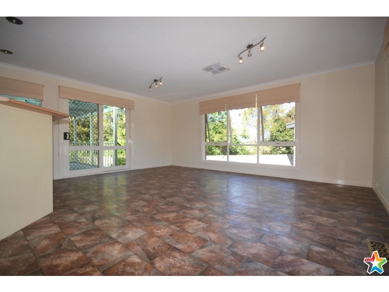 8  Kadina Court, Mooroolbark VIC 3138