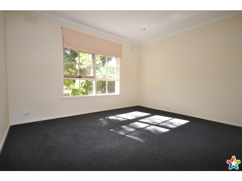 8  Kadina Court, Mooroolbark VIC 3138