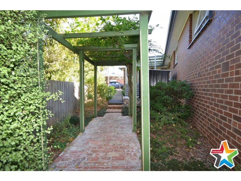 8  Kadina Court, Mooroolbark VIC 3138