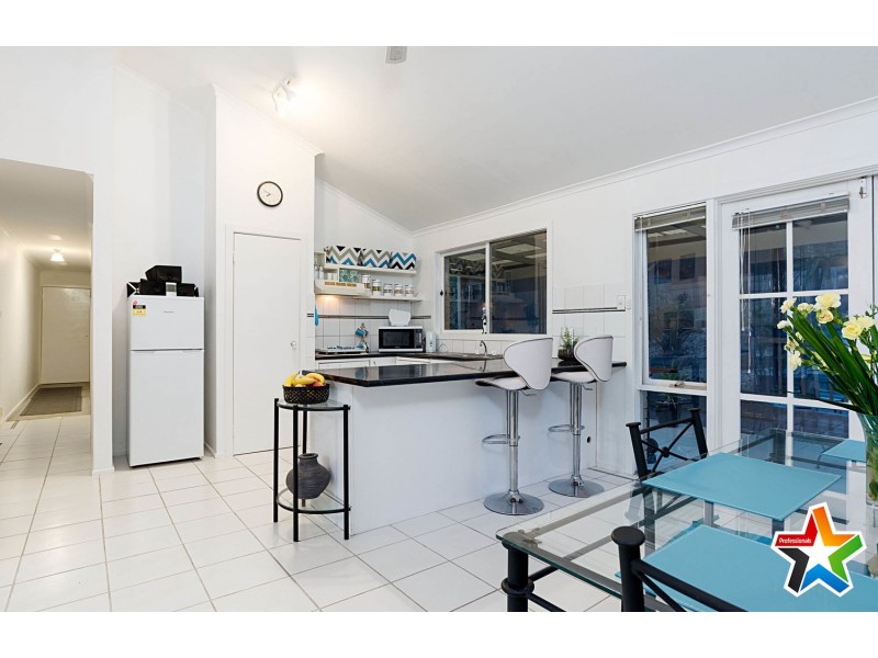 25 Landscape Drive, Mooroolbark VIC 3138
