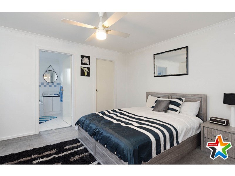 25 Landscape Drive, Mooroolbark VIC 3138