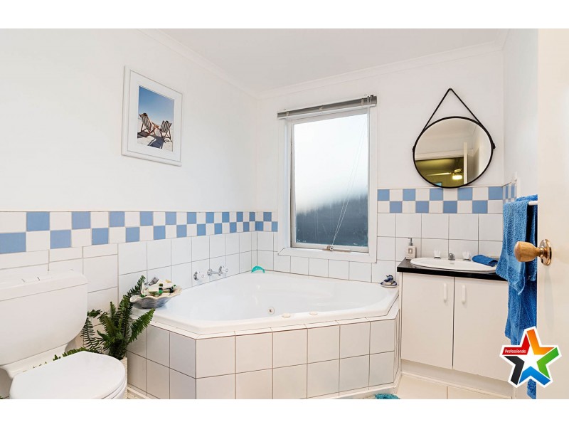 25 Landscape Drive, Mooroolbark VIC 3138