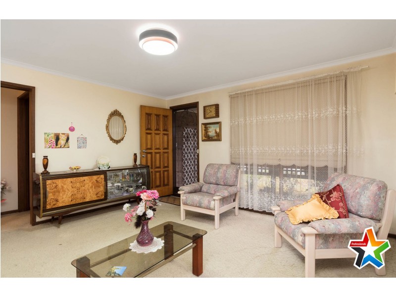 1 Rosedale Crescent, Ringwood East VIC 3135