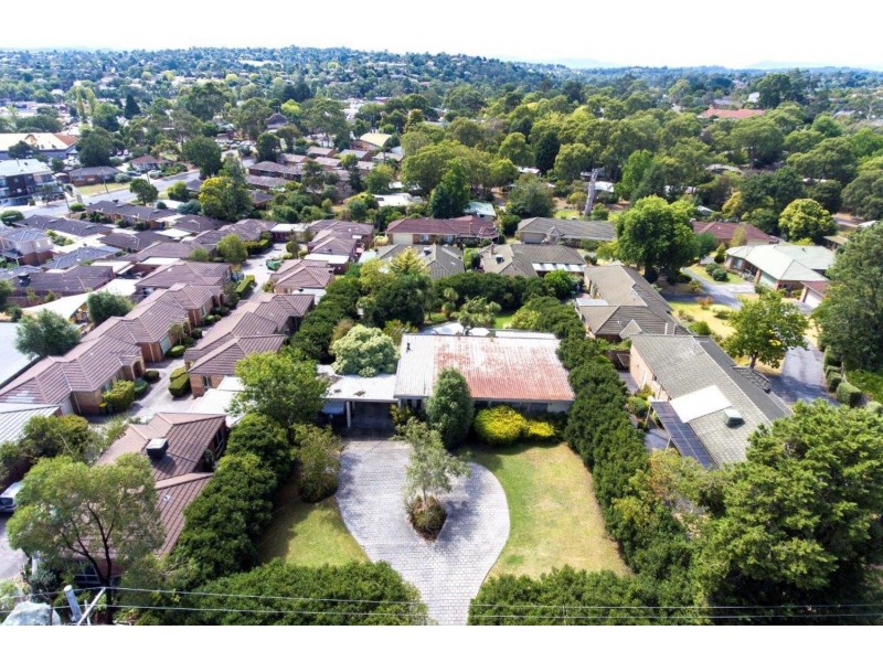 19 Cambridge Road, Mooroolbark VIC 3138