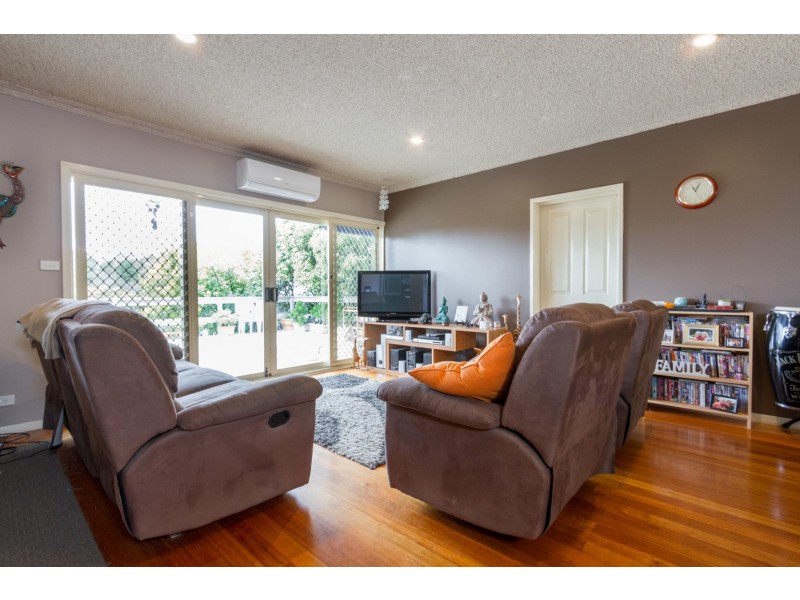 19 Cambridge Road, Mooroolbark VIC 3138